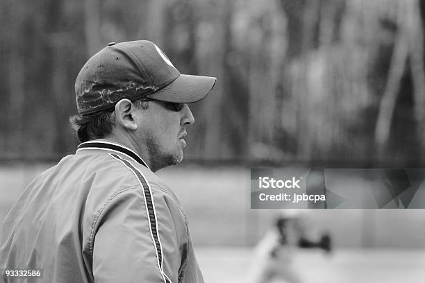 Treinador De Peso Corporal - Fotografias de stock e mais imagens de Preto e Branco - Preto e Branco, Treinador Desportivo, Adulto