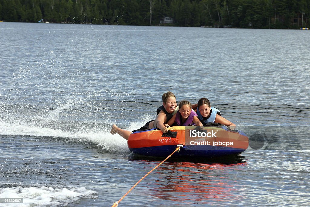 Loisirs sur le lac - Photo de Tubage libre de droits