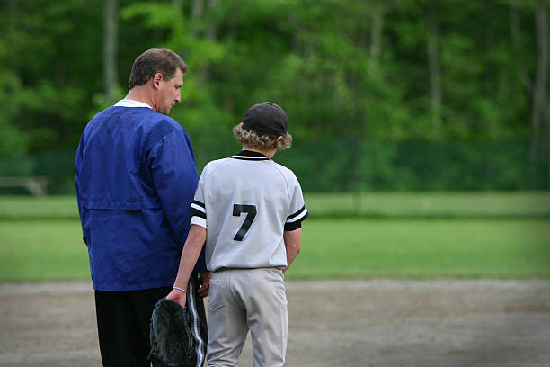 treinador & pai - baseball player child athlete baseball - fotografias e filmes do acervo