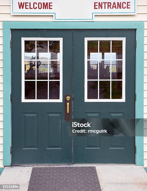 Zielony Sklep Drzwi Wejściowe - zdjęcia stockowe i więcej obrazów Sklep - Sklep, Wycieraczka, Architektura