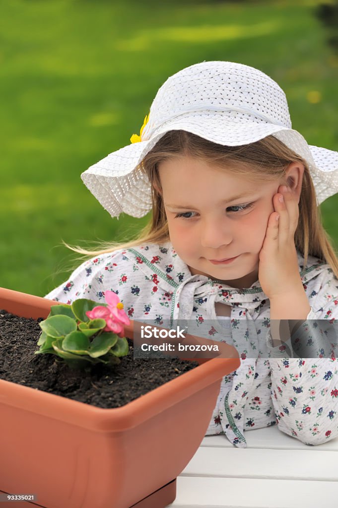 Bambina-giardinaggio - Foto stock royalty-free di 4-5 anni