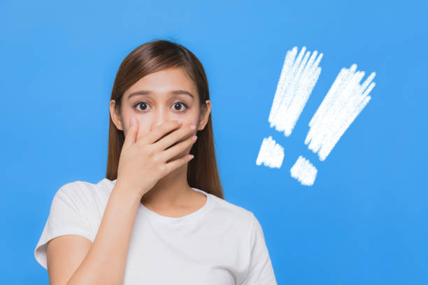 若い女性は驚いています。 - 衝撃 ストックフォトと画像