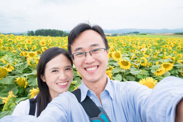istock couple selfie with sunflower 933365420
