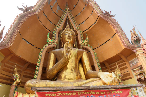 tempel der höhle des tigers (wat tham khao noi). golden buddha - 16318 stock-fotos und bilder