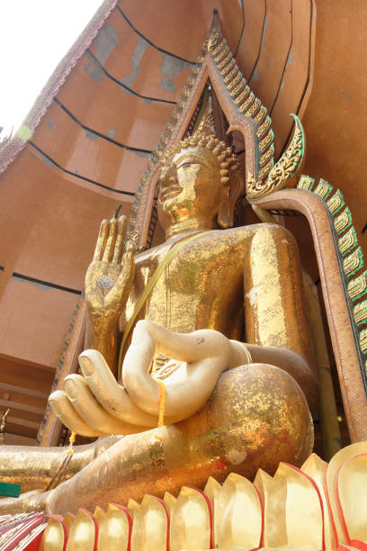 tempel der höhle des tigers (wat tham khao noi). golden buddha - 16318 stock-fotos und bilder