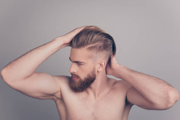 top acima visão aérea foto atraente bonito sério deslumbrante satisfeito focalizado cara demonstrando seu corte de cabelo perfeito ideal, tocar com as mãos isolado em fundo cinza - fashion shirtless caucasian one person - fotografias e filmes do acervo