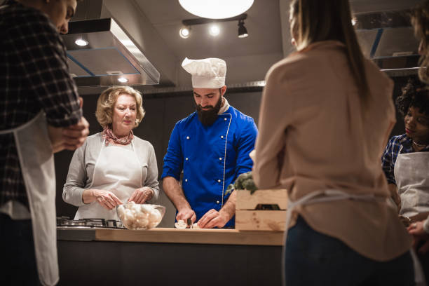 istock Chef briefing members of a cooking class 933407494