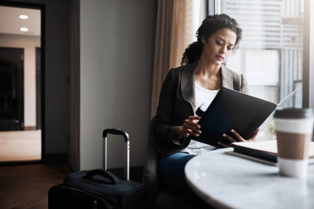 istock Preparing business deals around the world 933418542