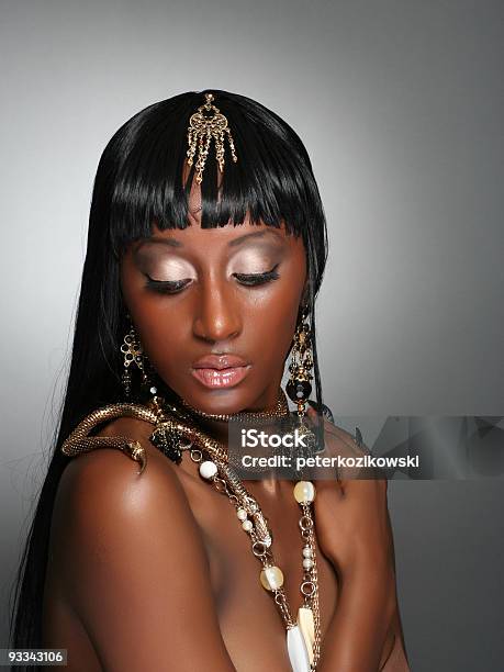 Porträt Von Schöne Junge Frau Stockfoto und mehr Bilder von Afrikanischer Abstammung - Afrikanischer Abstammung, Schwarz - Farbe, Atelier