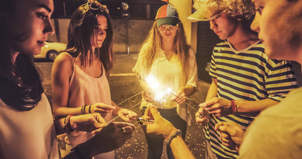 istock Megaparty: friends party wild in the streets 933434972