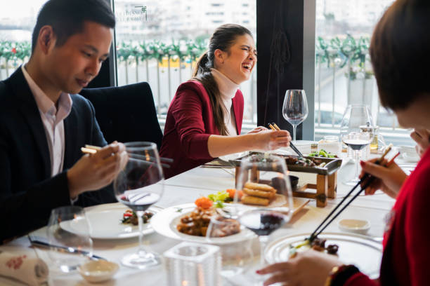 istock Friends in Chinese restaurant 933457774