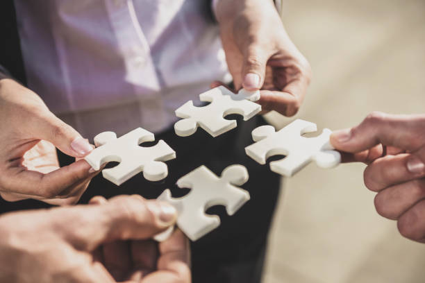 istock Businesspeople holding puzzle 933458108