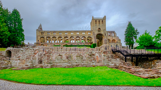 Jedburgh Abbey, a ruined Augustinian abbey founded in the 12th century in the Scottish Borders. Now it is one of the abbeys that are worth a visit on the Borders Abbeys Way walk. Scotland