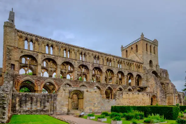 Jedburgh Abbey, a ruined Augustinian abbey founded in the 12th century in the Scottish Borders. Now it is one of the abbeys that are worth a visit on the Borders Abbeys Way walk. Scotland