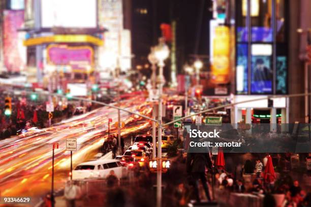 Times Square Na Noite - Fotografias de stock e mais imagens de Abundância - Abundância, Anoitecer, Cidade de Nova Iorque