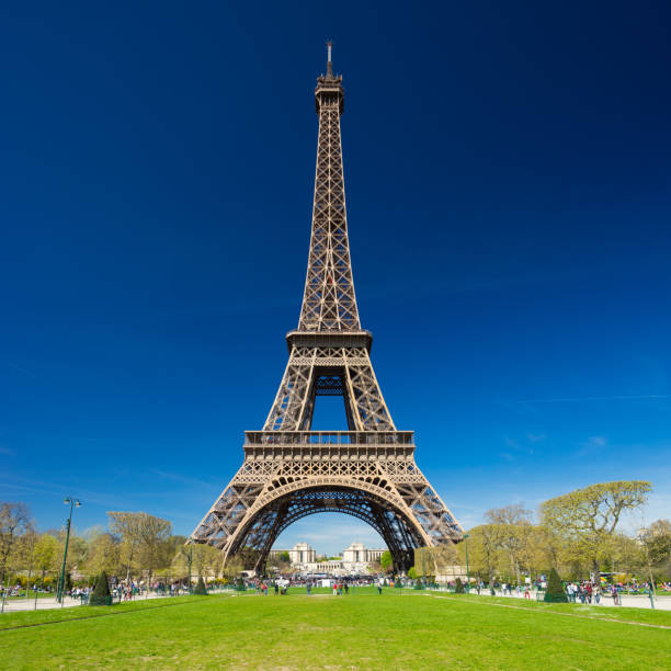istock Paris Eiffel Tower, France 933466326