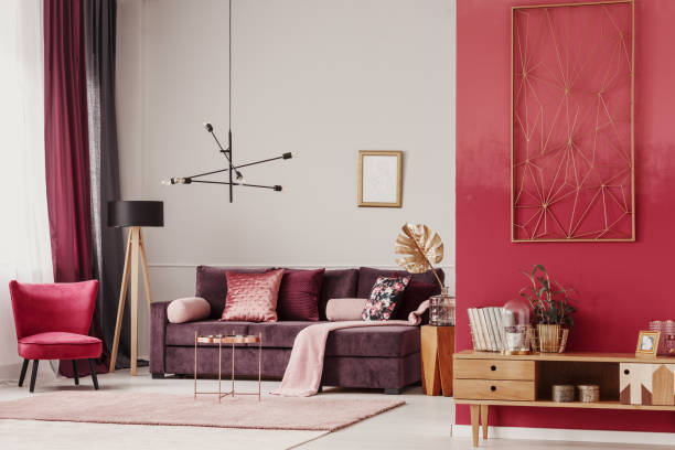 intérieur de salon rouge - bedding cushion purple pillow photos et images de collection