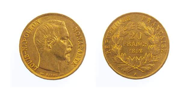 золотая двадцатка французская монета луи наполеона - france currency macro french coin стоковые фото и изображения