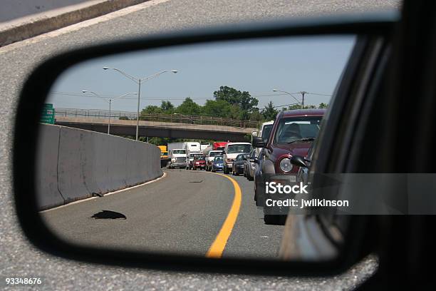 Olhando Para Trás Na Outra Tráfego Se Meter Estou Em - Fotografias de stock e mais imagens de Autoestrada