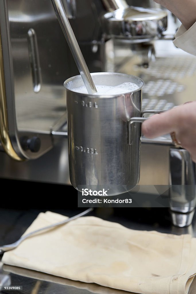 Para latte do przygotowywania espresso latte - Zbiór zdjęć royalty-free (Bez ludzi)