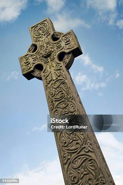 Keltisches Cross Stockfoto und mehr Bilder von Aufnahme von unten - Aufnahme von unten, Begräbnisstätte, Christentum