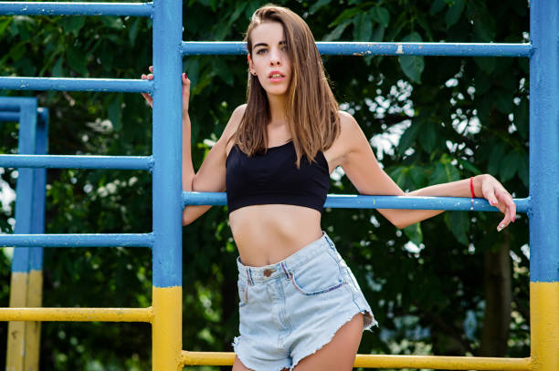 istock Model in the park circle sports simulator 933514340