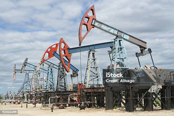 石油 Industrypumpjack ます - カラー画像のストックフォトや画像を多数ご用意 - カラー画像, ロシア, 人物なし