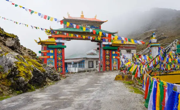 Tawang, Arunachal Pradesh, India. The colourful gateway entrance through Sela Pass on a misty moring in the Himalayas between Dirang and Tawang, Arunachal Pradesh, India.