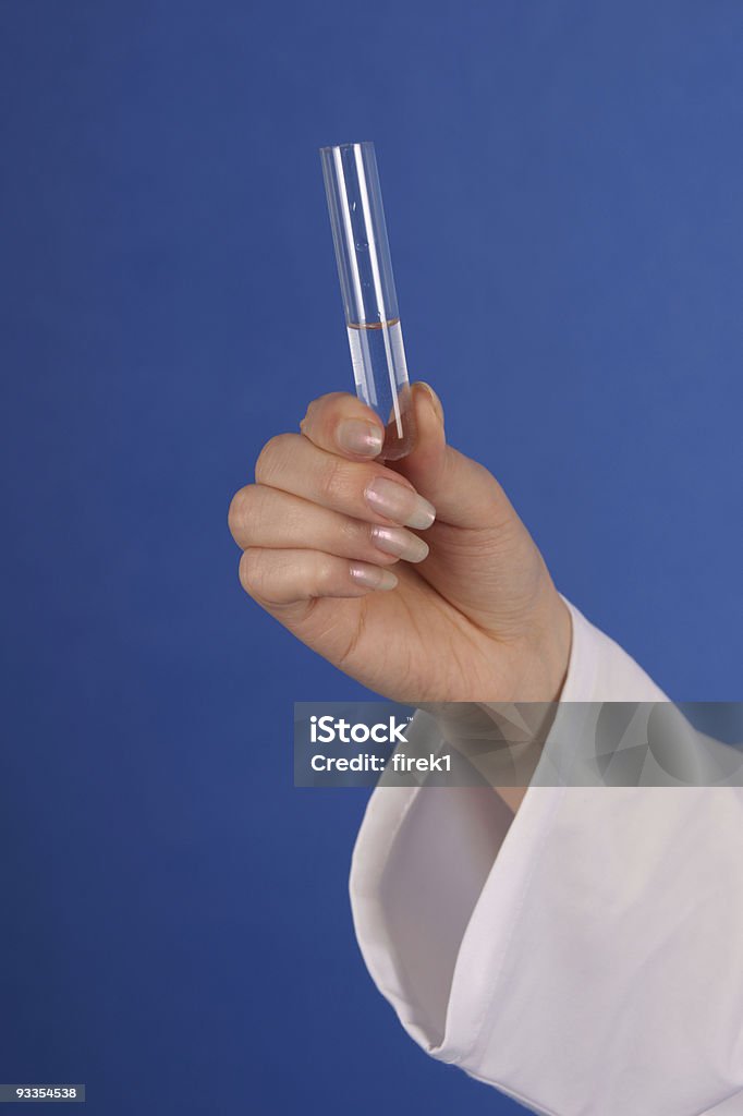 Médico mano con tubo de ensayo - Foto de stock de Abrigo libre de derechos