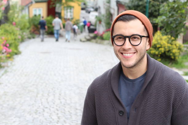 istock Trendsetter strolling around the city 933553668