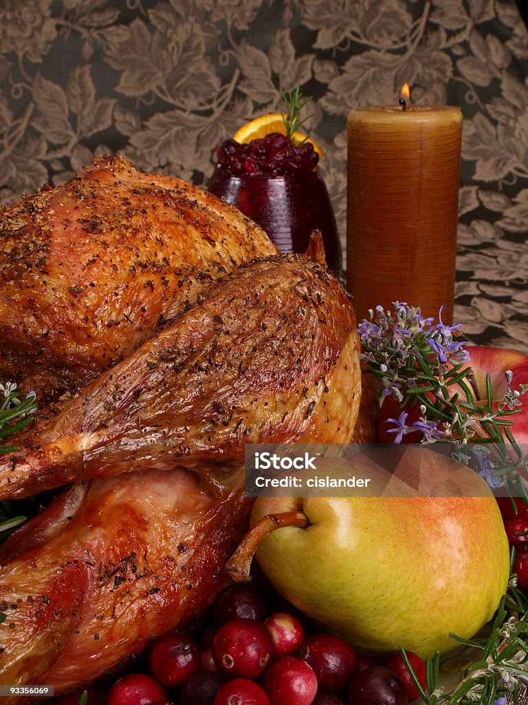 Pavo al horno con frutas - Foto de stock de Asado - Alimento cocinado libre de derechos