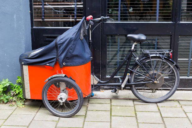 istock Parked retro freight bicycle in Amsterdam, the Netherlands 933583398