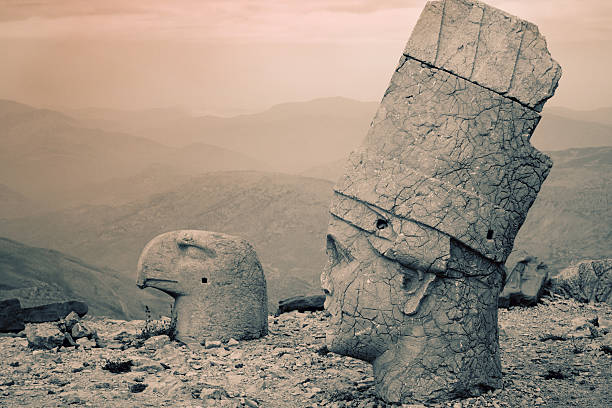 nemrud dagh - nemrud dagh mountain turkey history imagens e fotografias de stock