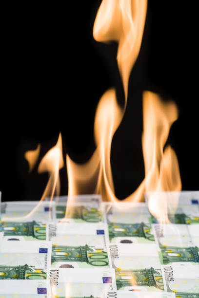 istock The money is set on fire 933633840