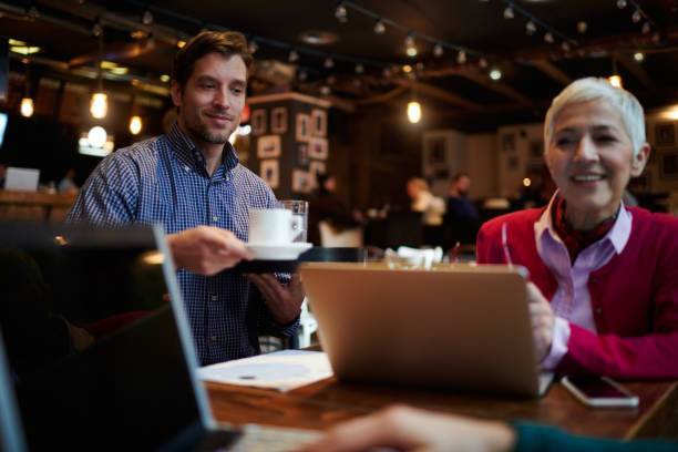 istock Waiter in coffee shop 933638106