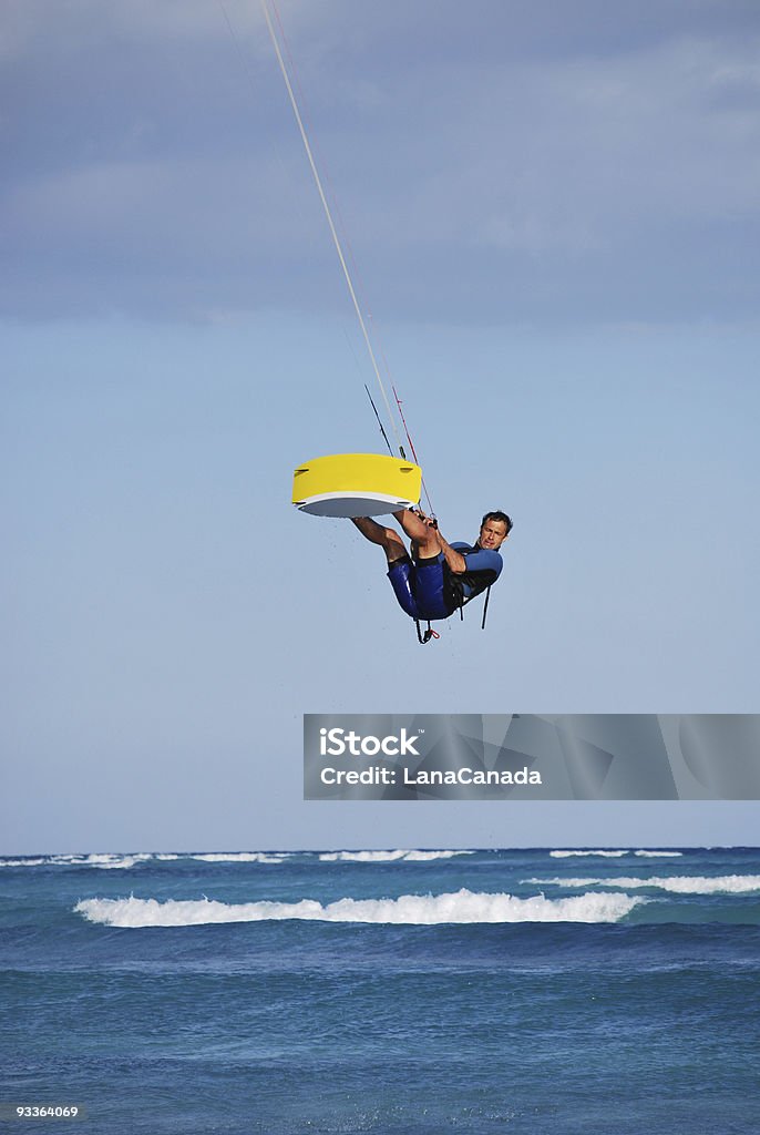Kitesurfer 뛰어내림 - 로열티 프리 높이뛰기 스톡 사진