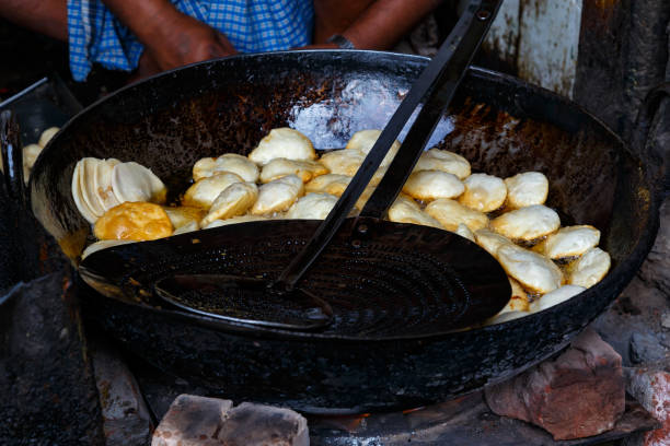 istock Big pan of fried Indian pies 933653508