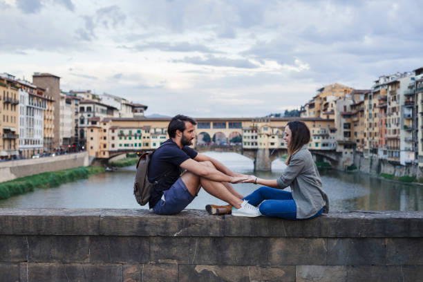 istock Couple at sunset in front of Ponte Vecchio, Florence 933653658
