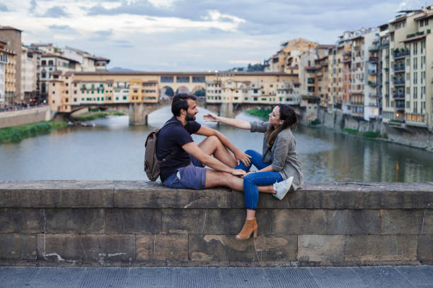 istock Couple at sunset in front of Ponte Vecchio, Florence 933653664