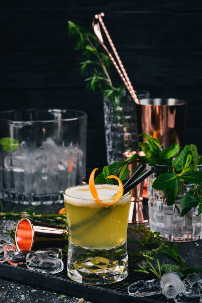 istock Alcohol Cocktail Whiskey Sauer. On a black wooden background. 933666112