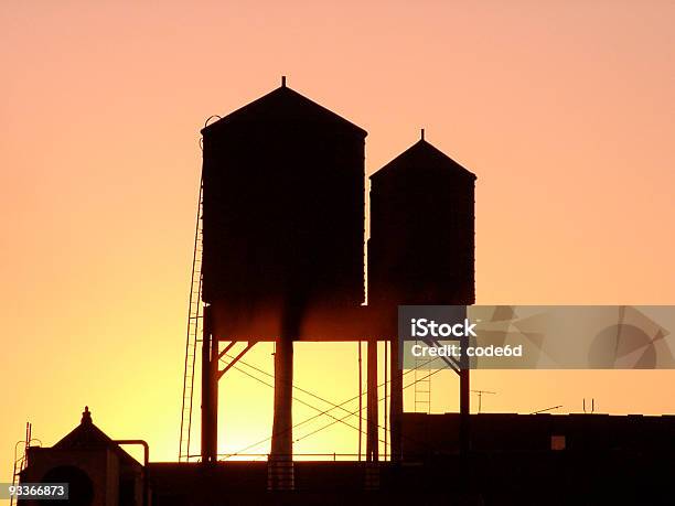 New York City Bei Sonnenuntergang Auf Dem Dach Wasserbehälter Textfreiraum Stockfoto und mehr Bilder von Brooklyn - New York