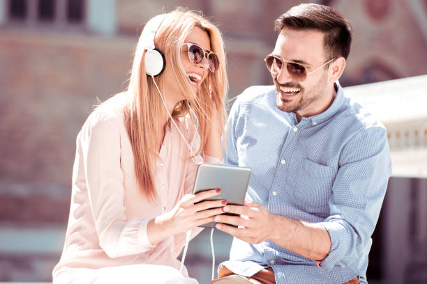 istock Listening to music 933669788