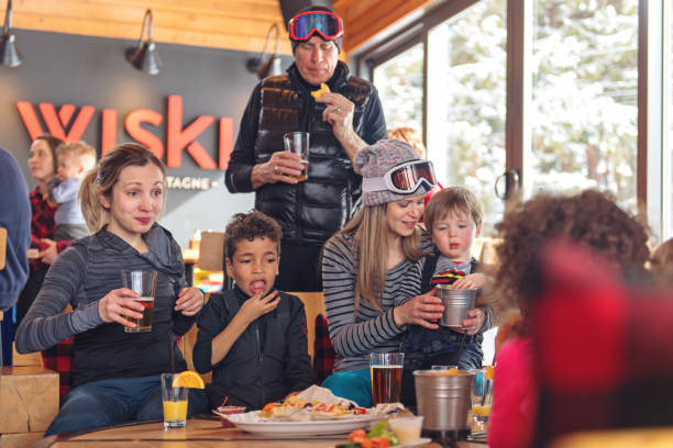istock Families in a ski resort, apres-ski relaxing 933694846