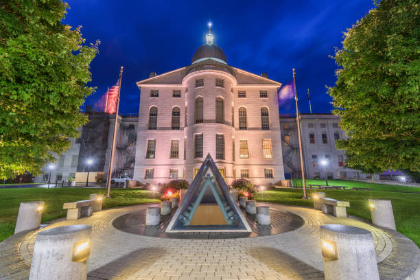 istock The Maine State House 933707982