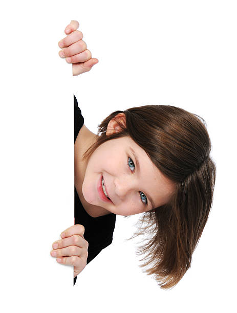Menina segurar sinal em branco - fotografia de stock
