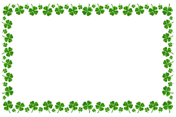 jour carte postale belle st.patrick / wishes carte avec shamrock ou cadre de trèfle à 4 feuilles, isolée on white background with clipping path ou sélection path inclus. - 4leaf photos et images de collection