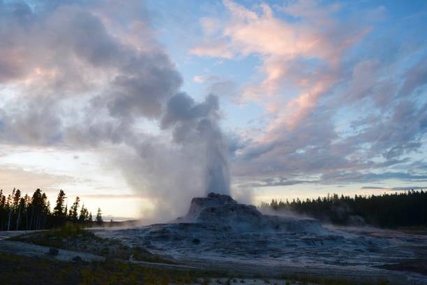 istock Sunset and Castle Geyser 933812066