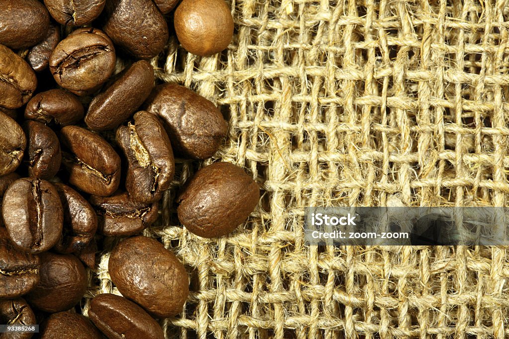 Ziarna kawy na sacking - Zbiór zdjęć royalty-free (Bez ludzi)
