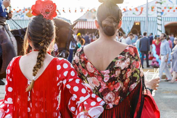 sevilla, españa - 03 de mayo de 2017: mujeres vestidas con trajes tradicionales en el fair de april de sevilla. - carnival drink people party fotografías e imágenes de stock