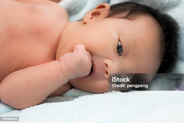 Baby - Fotografie stock e altre immagini di 0-1 Mese - 0-1 Mese, Ambientazione interna, Asia